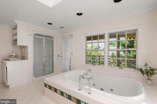 10017 Carmelita Dr, Rockville MD 20854-4247 exterior