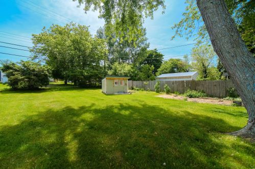 376 Maple St, Shelby MI 49455-1129 exterior