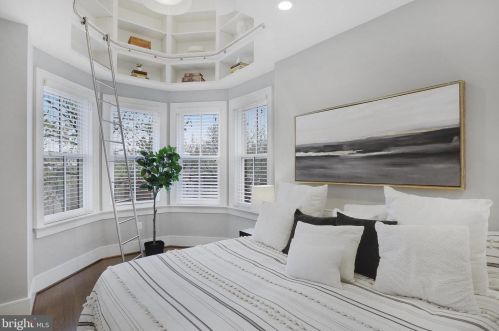 420 3rd St, Washington DC  20003-1930 exterior