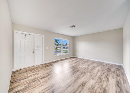 258 Summer Rd, Fort Pierce FL 34983-1731 exterior