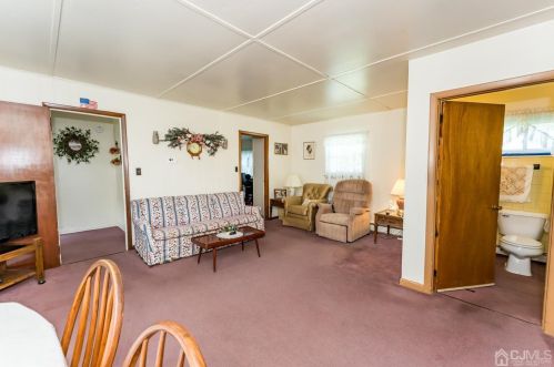 48 Greenfield Ave, Trenton, NJ 08648-3813