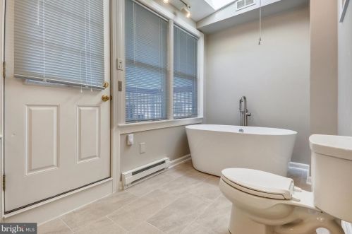 414 7 St, Washington DC 20003-2756 exterior