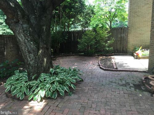 7406 Hallcrest Dr, Mc Lean VA  22102-2912 exterior