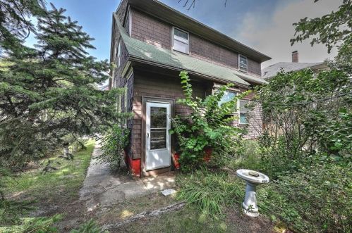 199 Rochambeau Ave, Providence RI 02906-1909 exterior