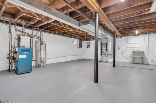 25 Morgan Ln, Bridgewater NJ 08807-3007 exterior