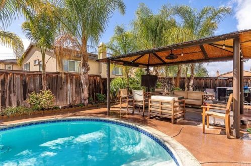 291 Monument Dr, Perris CA 92570-9063 exterior