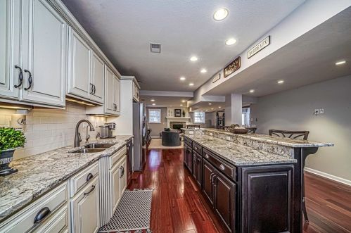 2520 Minton Dr, Moon Twp PA  15108-9207 exterior