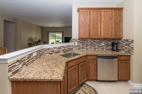 1106 Gatherings Dr, Paterson NJ 07508-1378 exterior