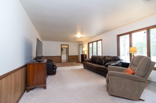 8733 Spruce Rd, Milwaukee WI 53217-1520 exterior