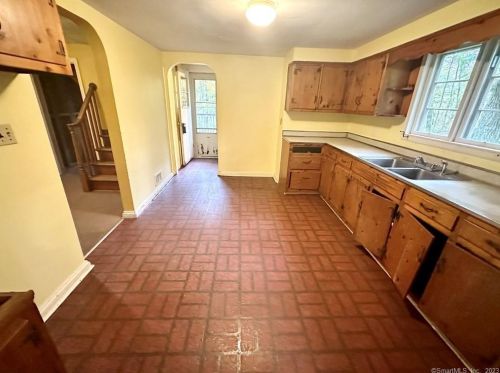 19 Kulas Ter, Seymour CT 06483-2715 exterior