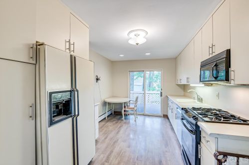 11 Falcon Dr, Edison NJ 08820-2759 exterior