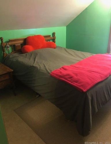 8 Green Valley Dr, Enfield CT 06082-4910 exterior