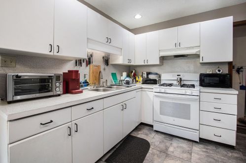 2441 Reynolds St, Meskegon MI  49444-1565 exterior