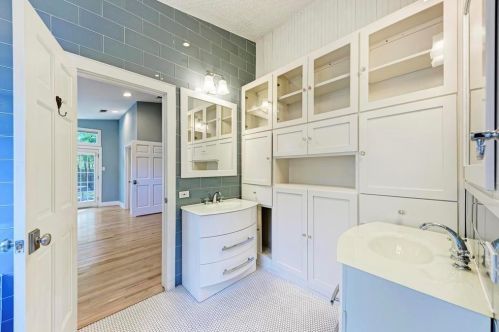 6105 Belfast Dr, Austin TX 78723-1117 exterior