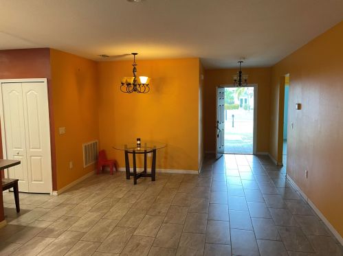 559 Nome Dr, Fort Pierce FL  34984-8946 exterior