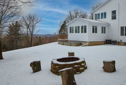 20 Old Post Rd, Red Hook NY 12571-2219 exterior