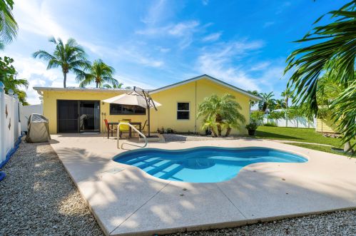 1602 Thumb Pt Dr, Fort Pierce FL 34949-3569 exterior