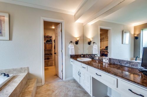 10727 Cox Ln, Dallas TX 75229-5211 exterior