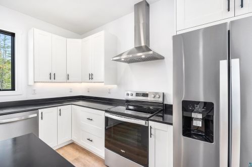 2465 Lismore Rd, Duluth MN 55803-8709 exterior