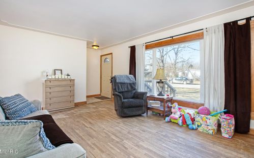 2043 Wesley Ave, Meskegon, MI 49442-2542