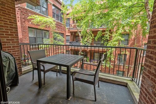 6614 Ashland Ave, Chicago IL 60626-6400 exterior