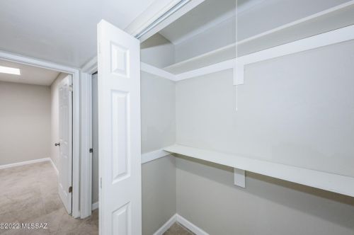 8648 Kenyon Dr, Tucson AZ  85710-4234 exterior