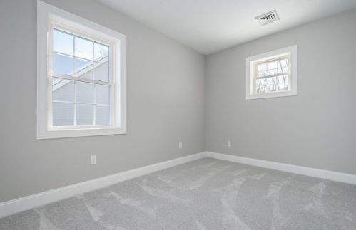 711 Salisbury St, Worcester MA 01609-1122 exterior