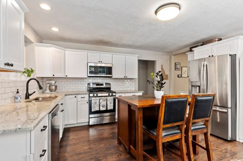 2474 Crk Rd, Sandy UT 84093-6442 exterior