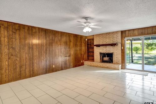 2704 Balsam St, Longview TX 75605-1920 exterior