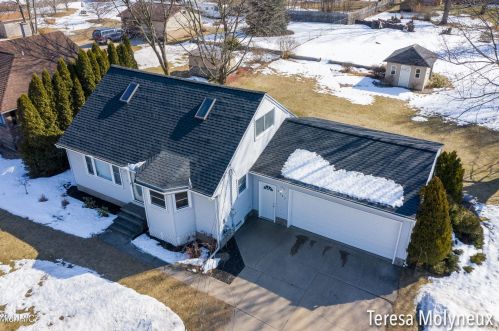 4085 Nicholl Ave, Meskegon MI 49444-3633 exterior