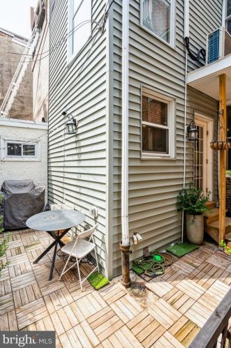 240 Fairmount Ave, Philadelphia PA  19123-2928 exterior