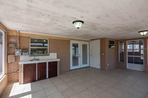 6803 Larmon St, Tampa FL  33634-5019 exterior