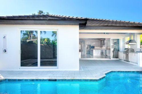 711 102 Ave, Naples FL 34108-3216 exterior