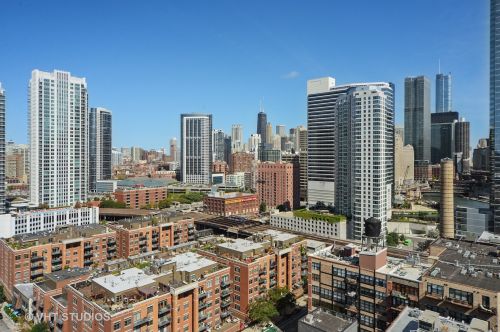 200 Jefferson St, Chicago IL 60661-5603 exterior