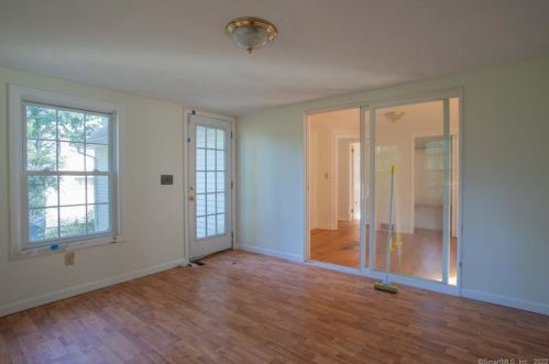 12 Linda Ave, Uncasville CT 06382-1723 exterior