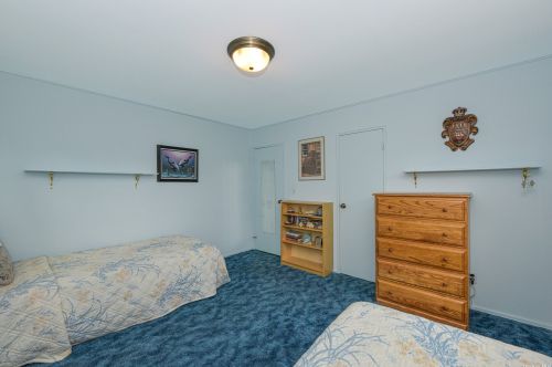 21 Arden Ln, Commack NY 11725-1301 exterior