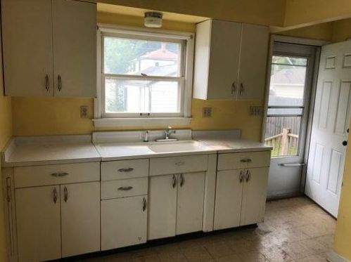 3121 80th St, Milwaukee, WI 53219-3502