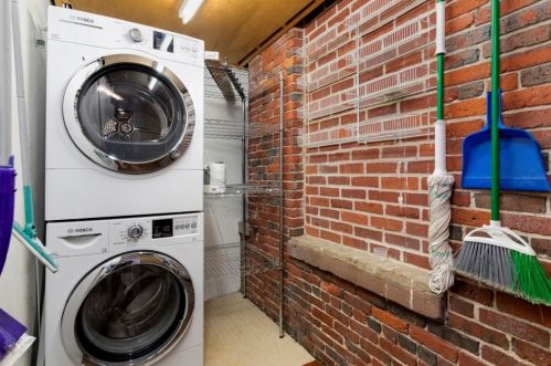 120 Fulton St, Boston MA  02109 exterior