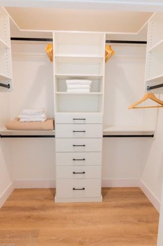 673 97 Ave, Naples FL 34108-2280 exterior