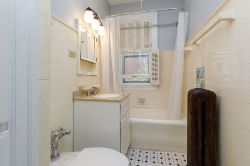 831 49th St, Chicago IL  60615-1609 exterior