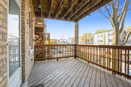 1524 Rosemont Ave, Chicago IL  60660-1323 exterior