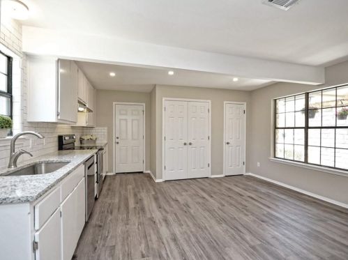 8302 Farmington Ct, Austin TX 78736-1744 exterior