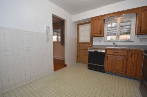 3951 Edge Rd, Pittsburgh PA 15227-3409 exterior