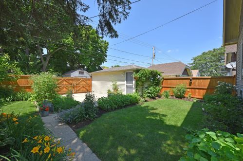 2421 46, Milwaukee WI 53210-2918 exterior