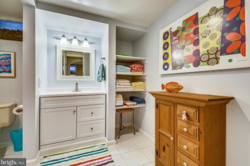 721 Brent Rd, Rockville MD 20854-1782 exterior