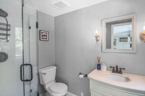 8 Broadview Ter, Norwalk CT 06851-3907 exterior