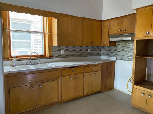 5819 Whipple St, Chicago IL 60659-3709 exterior