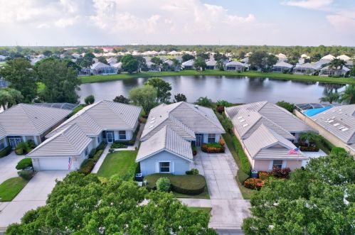 1553 Amherst Dr, Fort Pierce FL 34986-2413 exterior