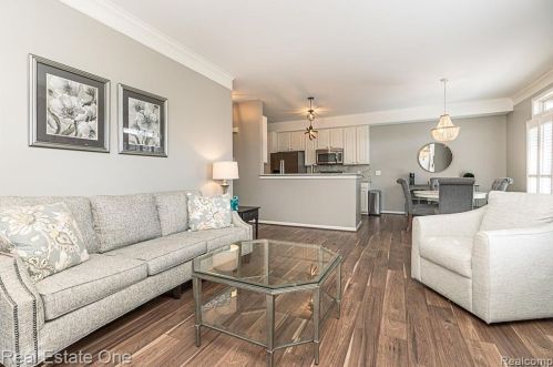 1007 Alameda Blvd, Troy MI  48085-6736 exterior