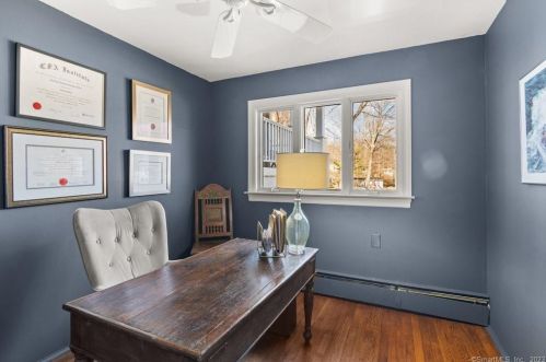 57 Midrocks Dr, Norwalk CT 06851-1626 exterior